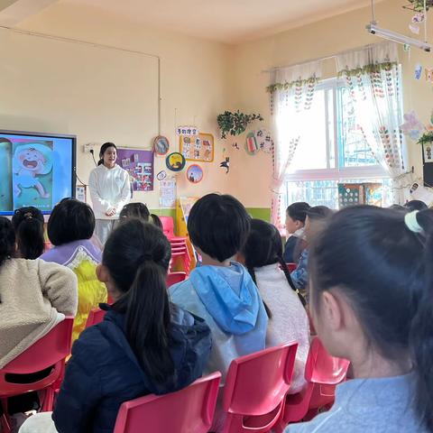 “春暖花开季，美丽女神节”———大七班三八妇女节节日主题活动