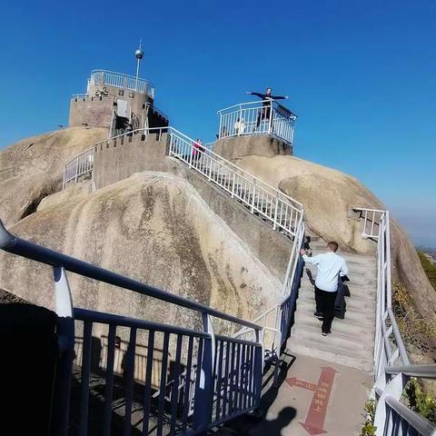 登顶日光岩