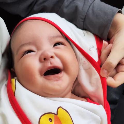 喜添孙女 宴请亲朋