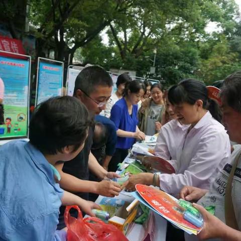 嘉定镇街道开展爱国卫生主题宣传活动