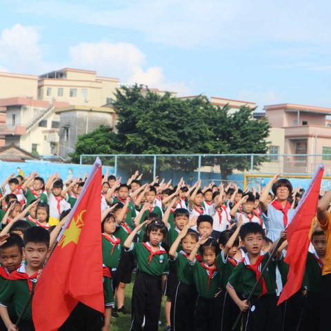 今天我带上红领巾啦——同安小学举行一年级新生入队仪式