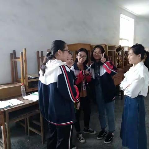 学生、家长、教师互动交流