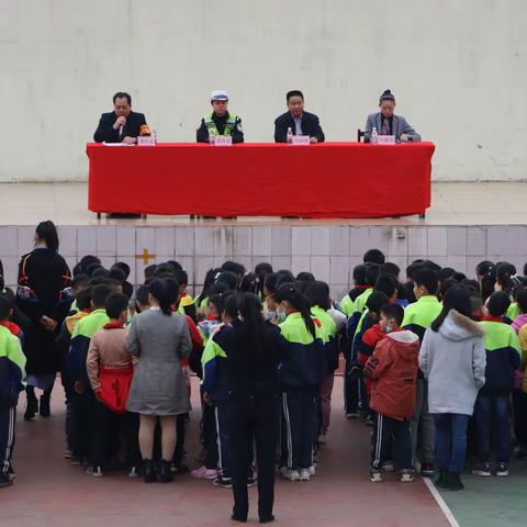 “为生命护航 防患于未然”---记防城港市珍珠小学交通、法治安全讲座