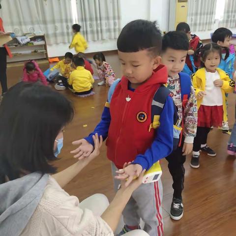 海油之星幼儿园——蕾蕾班一日生活