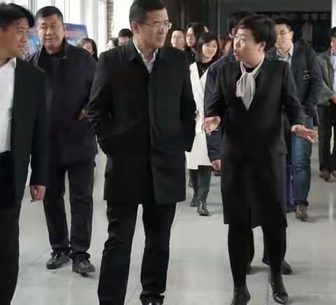 清华大学教育研究院常务副院长、邯郸市政府智库特聘专家石中英带领课题组成员来邯调研