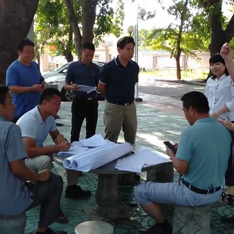 市民政局王磊局长等人现场察看“东河医养结合项目”建设用地选址