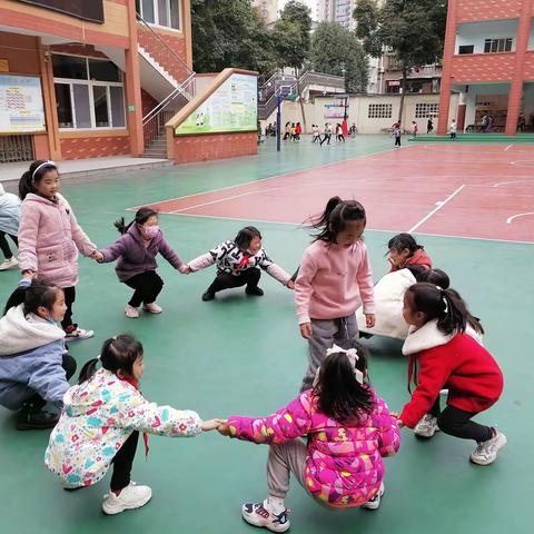 四月的操场，分外热闹