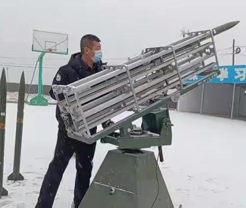 延安：抢抓天气时机开展人工增雨雪  助降森林火险等级