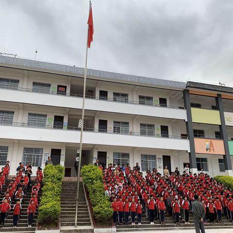卫生环保我先行，创文你我同参与，———太忠镇三合完小少先队开展了“服务清扫街道，助力文明城市建设”活动