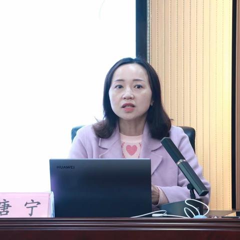 河池学院承办了“2022年罗城仫佬族自治县幼儿阶段新入职教师岗前培训班”。