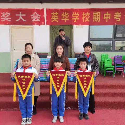 群芳昂首竞开放，雄鹰振翅冲云霄。