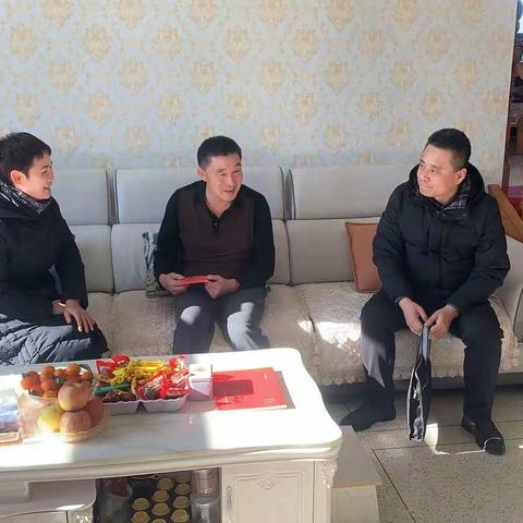 旗人大常委会党组成员、副主任杨慧焱同志到欧沐沦街道开展春节走访慰问活动