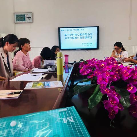 搭建成长阶梯，梦绽伍玲名师工作室