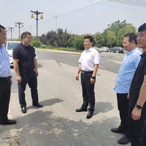 区委常委、政法委书记雷承立到张卜街道督导检查重点项目地铁10号线征迁进度、“三夏”抢收抢种及村“两委”回头看