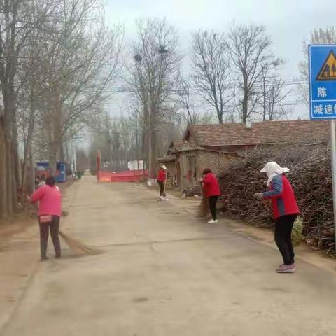 改善农村人居环境，共建山清水秀家园