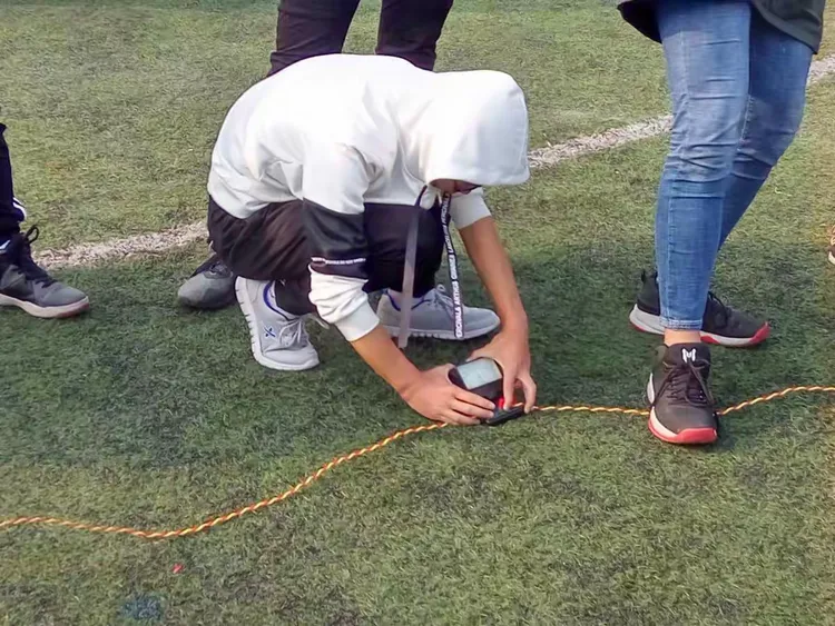 物理趣味活动(摇绳发电,搭纸牌,水火箭)