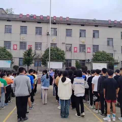 安全教育进校园，共话平安伴成长