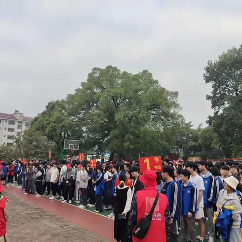 “行万里路，读万卷书”涟源四中高二年级研学活动取得圆满成功。