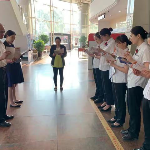 西市区支行营业室开展扫黑除恶专项斗争学习