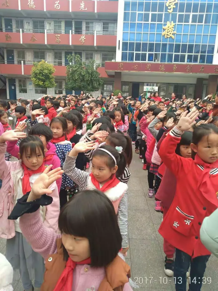 —淮阳县龙湖小学 2017秋季入队仪式