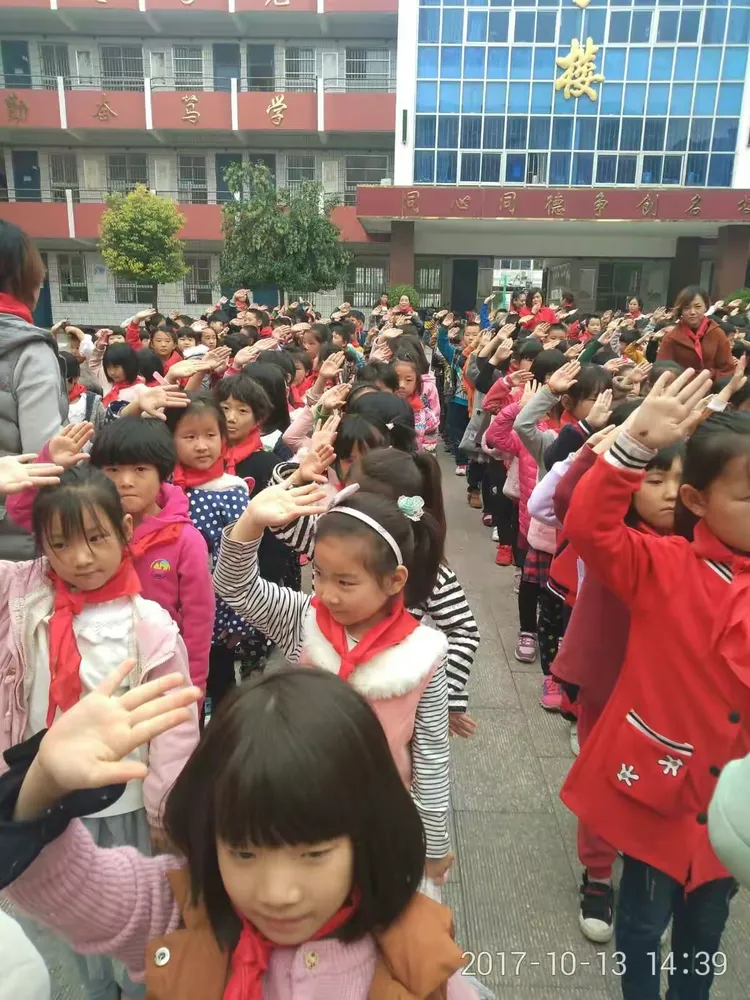 —淮阳县龙湖小学 2017秋季入队仪式