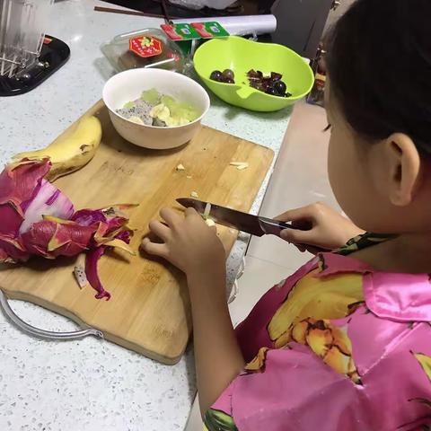 二年级九班宫晓敏祝大家中秋快乐 阖家团圆