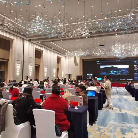 “双师课堂” 赢未来——湖南省新技术背景下的双师教学教学组织与实操培训（12月10日）
