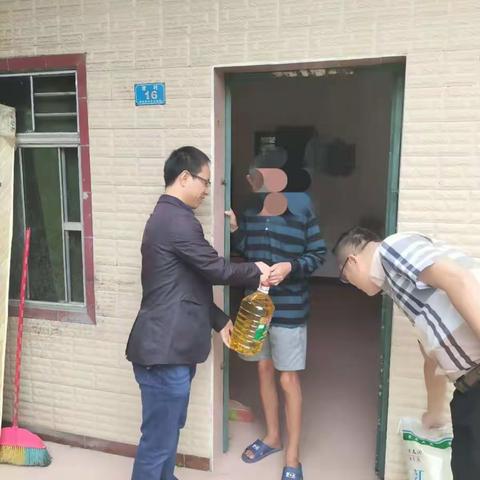 英州镇开展冬至传统佳节禁毒“平安关爱”慰问活动