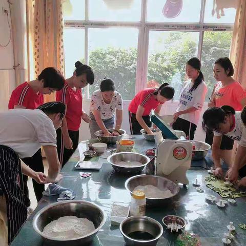 “善行锑都，爱心助学”——小天使幼儿园悟空百变面点坊爱心助学活动纪实