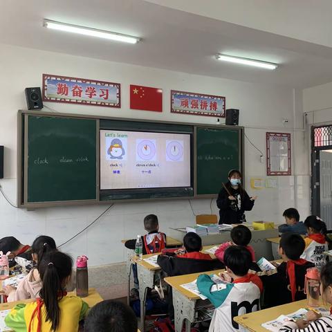 英语课堂展风采，观摩研讨促进步——记小江口校区三4班刘雅祺老师英语公开课活动
