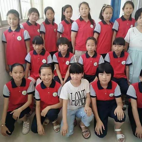 五一班全体师生祝所有的爸爸节日快乐