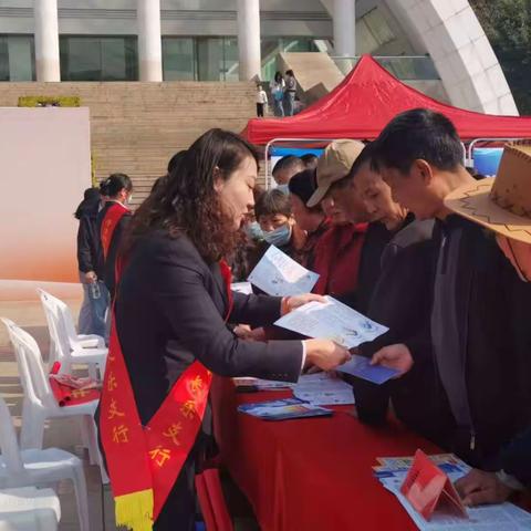 【引领成长，快乐前行】猴屿支行党支部与个数部党支部开展“共筑诚信消费环境，提振金融消费信心”主题党日活动