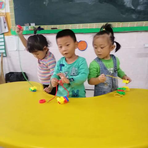 中心小学附属幼儿园小班—巧手穿线