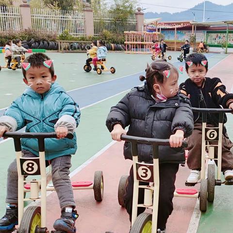 花秋镇中心幼儿园021秋中三班第一学期幼儿成长美篇