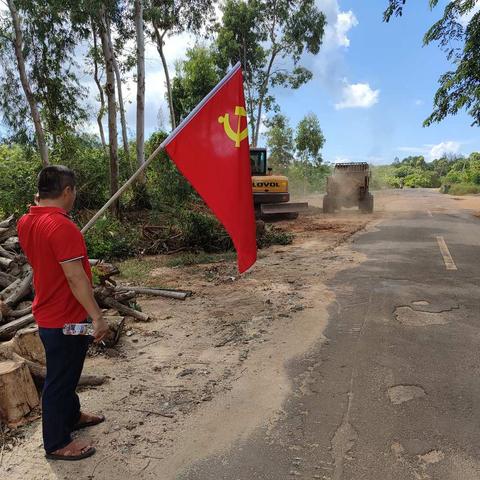 重兴镇甘村党支部开展“为民办实事”活动