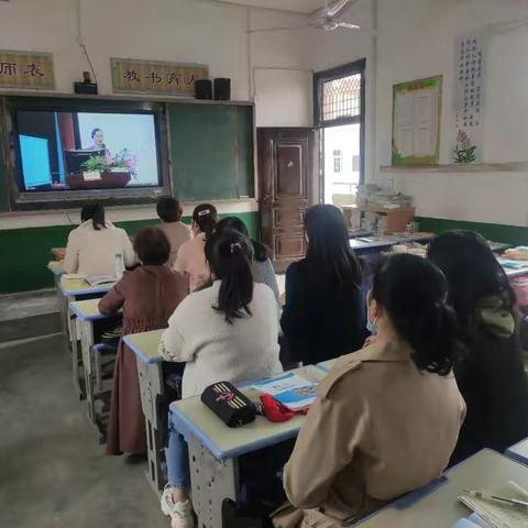 【后港镇徐坂小学】观看语文阅读教学直播，促进专业成长