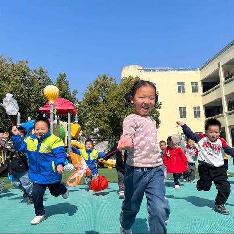 爱在三月，与你相伴——筠门岭中心幼儿园中二班三月活动