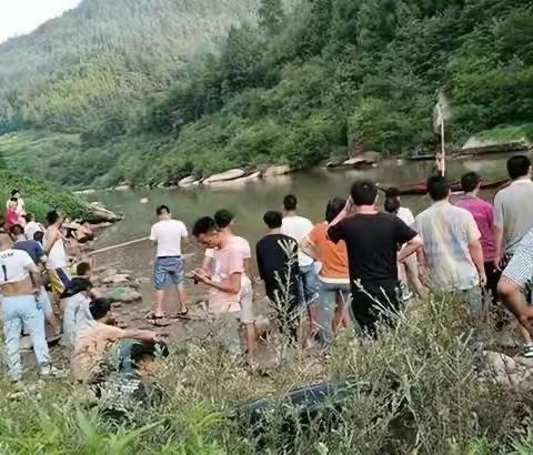 痛心!5名初中生均已无生命体征! (弹出红包不要领,否则后果自负)