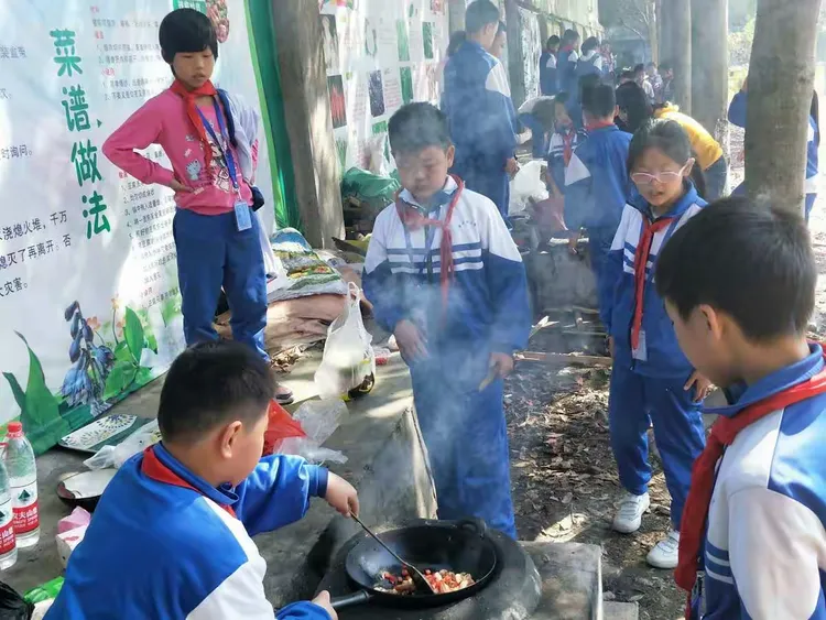 金沙路小学45班校园野炊