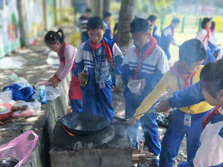 金沙路小学45班校园野炊