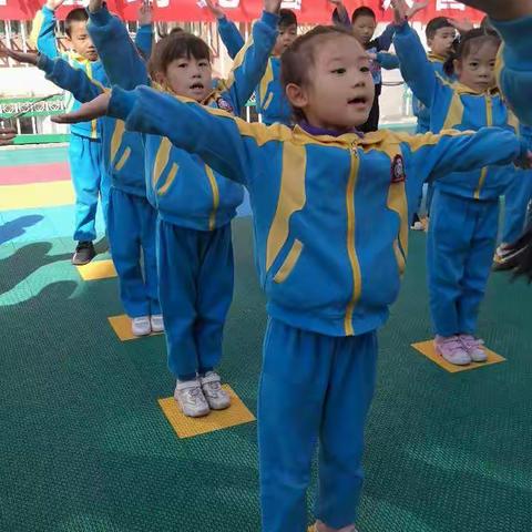 春蕾幼儿园大二班九月份主题活动《我长大了》