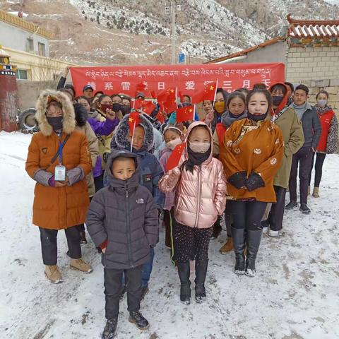 杂多县第三幼儿园“情系雷锋日  爱洒三月天”慰问活动。（希望之星大五）