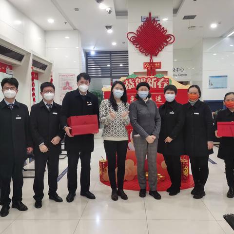 【喜庆元旦，赢战旺季】大渡口支行班子成员走访慰问一线员工