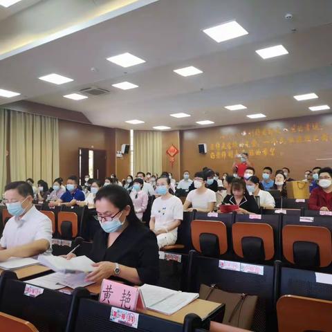 课题引领，精研致远——2022年陵水县省级教育科学规划课题开题论证暨中期检查活动在中山小学举行