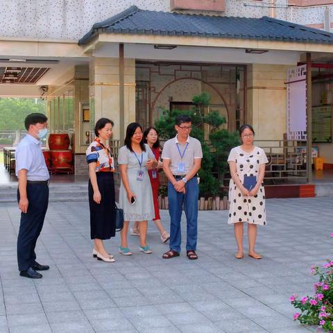 心系教育 情暖教师 ---街口街街道办对新城小学进行教师节慰问活动简讯