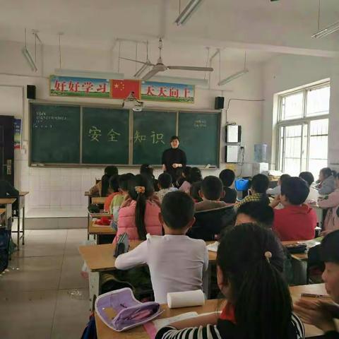 王庄小学4月26日进行了防溺水安全教育。我们利用黑板报，手抄报，教师讲课，校讯通等各种渠道宣传安全工作。