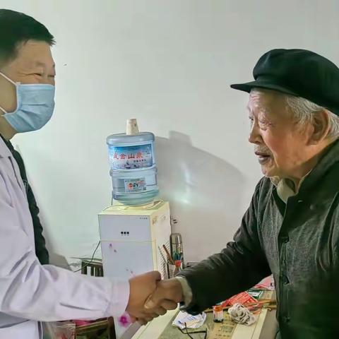 医护到家——冒雨上门暖人心