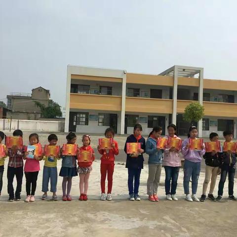 杜集镇巴张小学举行2019年春学期期中表彰大会