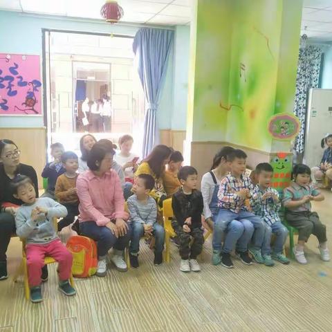 和地蓝湾幼儿园中二班主题活动《我的超人妈妈》