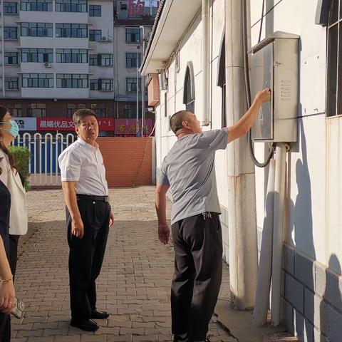 开展校园安全大排查 筑牢校园安全防线 ——海南区第一小学安全隐患排查